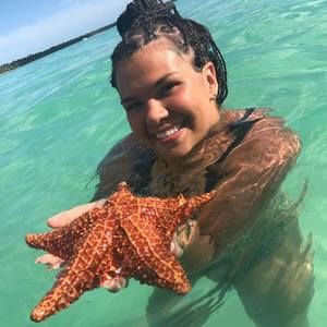 Meet your Posher, Samantha